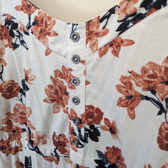 Floral Ricki's Tank Top - Picture 3 of 4